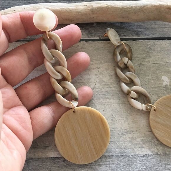 Long Acrylic disk and chain link earrings - Picture 2 of 4